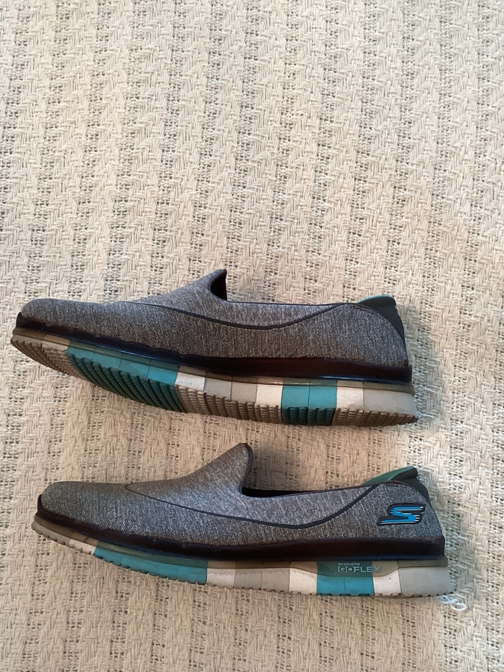 Skechers Goga mat Gray Slip-on sneakers Size9 - Picture 2 of 6